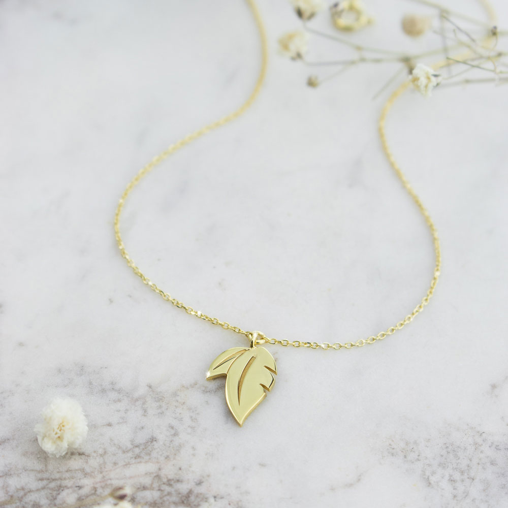 Elegant Yellow Gold Anklet with a Double Leaf Charm