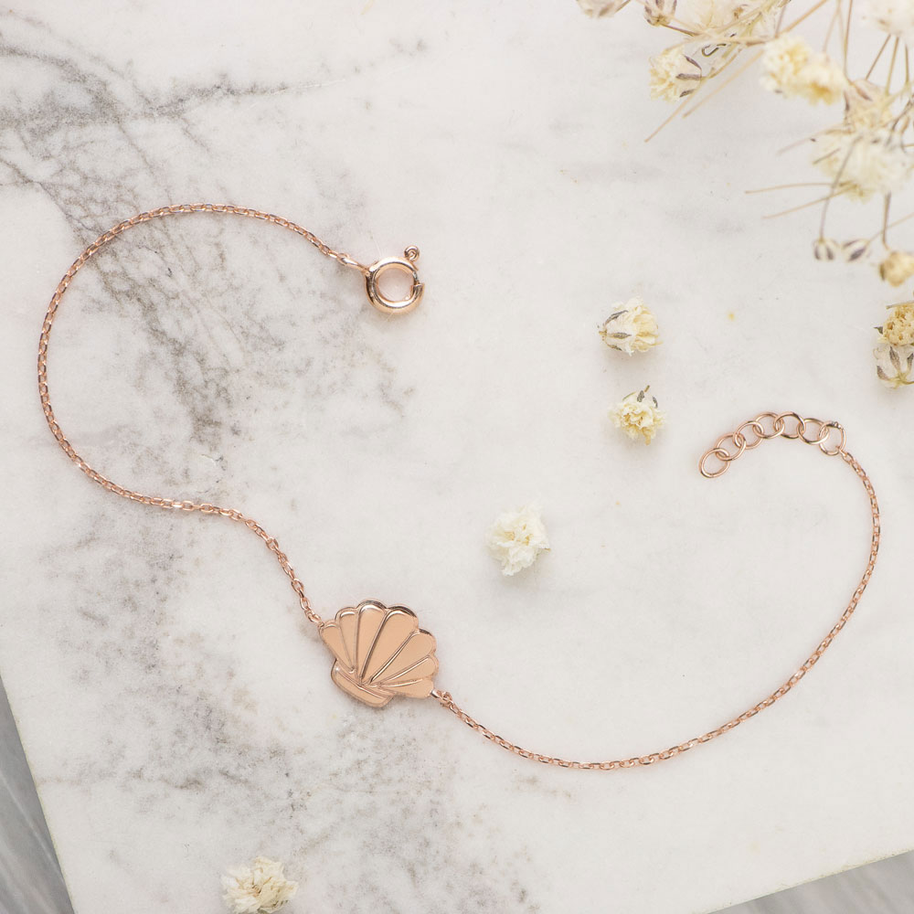 Rose Gold Charm Bracelet with Clam Seashell