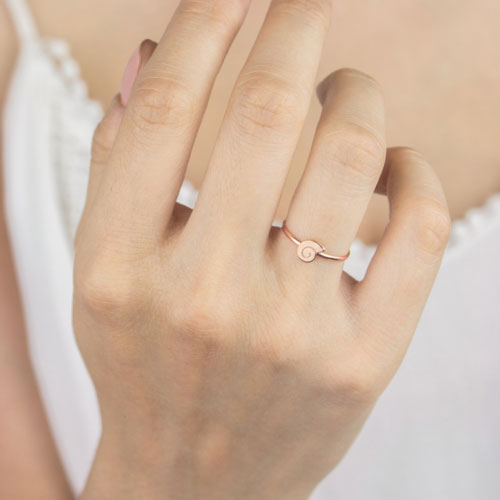 Dainty Seashell Rose Gold Band Ring Worn By A Woman