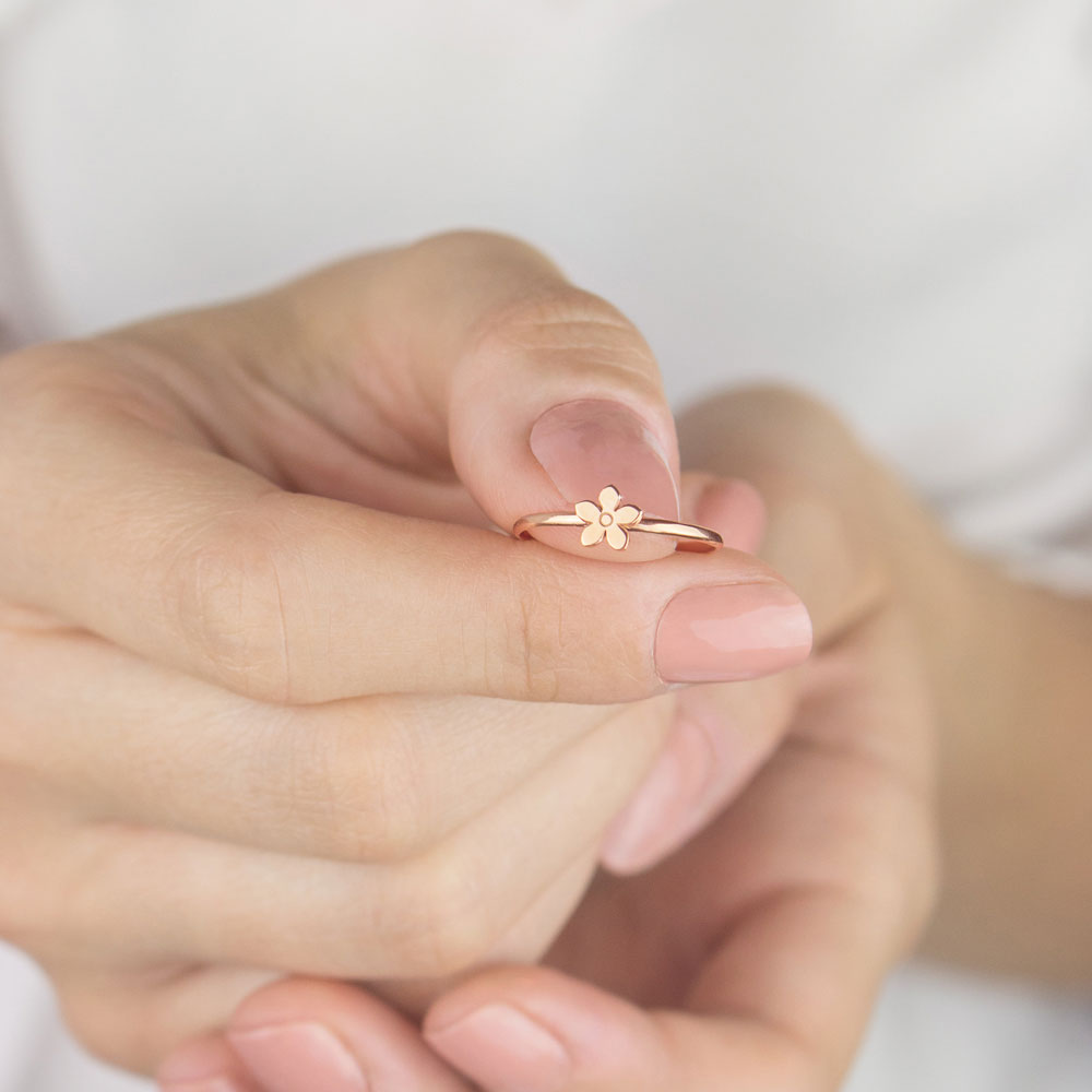 Tiny Flower Ring made of Rose Gold