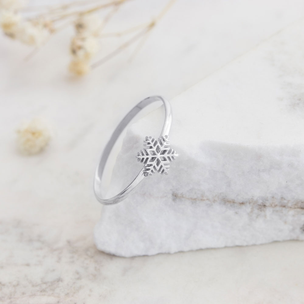 Unique Snowflake Ring in White Gold